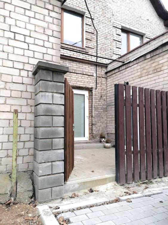 Apartment In Garage With Free Parking Каунас Екстериор снимка